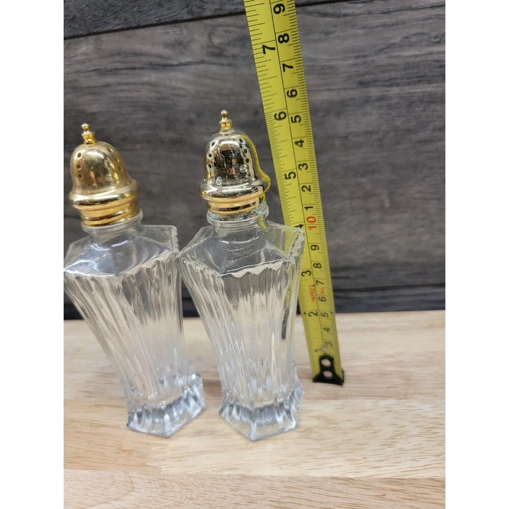 Set of 2 Salt & Pepper Shakers Ribbed Clear Glass Gold Tone Tops Kitchenware